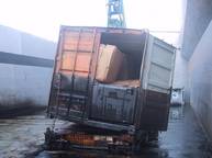 Aufgrund von Mängeln bei der Ladungssicherung des Containers auf dem Seeschiff wurde der Container in den Schwerölbunker des Schiffes gedrückt. Die Folge war die Kontamination von im Container verladenen Getriebegehäusen mit Schweröl.